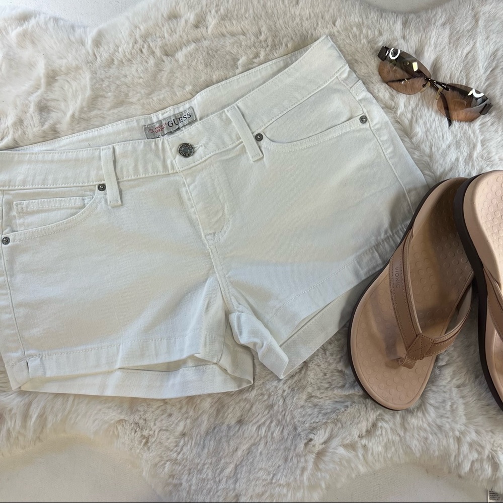 Guess Women’s 1981 White Denim Shorts Sz 33